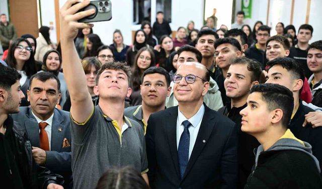 Başkan Geçit, Gençlerle Buluştu: “Hedef Belirleyin, Çalışmaktan Vazgeçmeyin”