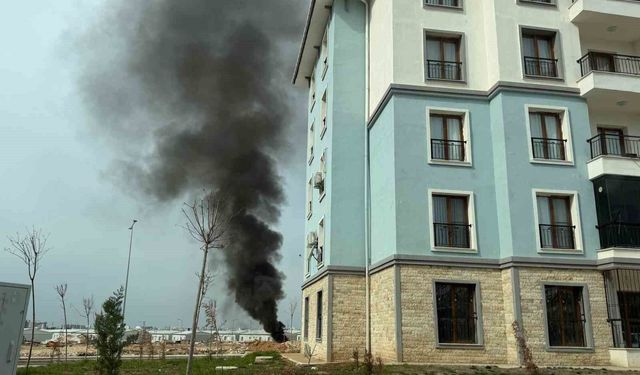 Deprem konutları yakınında yakılan ateş paniğe neden oldu
