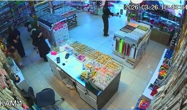 Depreme alışverişte yakalandılar, yarıda bırakıp kaçtılar