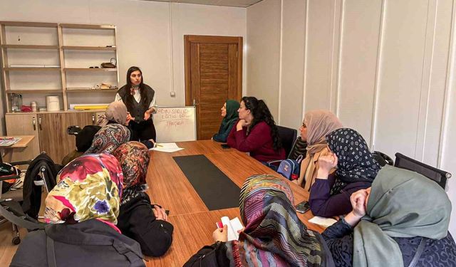 Diyarbakır'da kadın sağlığı eğitim programı devam ediyor