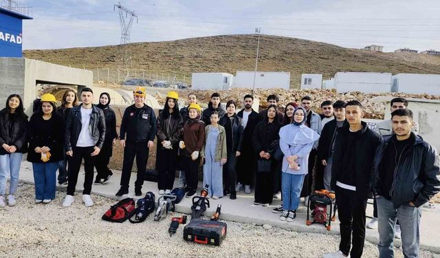 Elazığ’da Öğrencilere Arama Kurtarma Dersi! Hayati Bilgiler Paylaşıldı