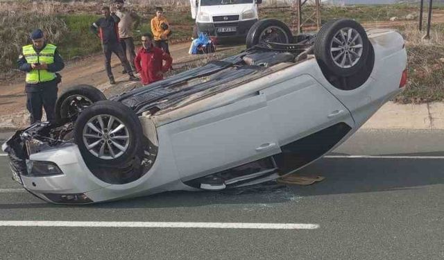 Elazığ'da otomobil ters döndü: 2 yaralı