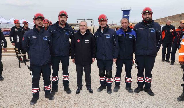 Fırat EDAŞ Arama Kurtarma Ekibi Deprem Tatbikatında Gövde Gösterisi Yaptı