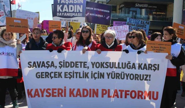 Kayseri’de Kadınlardan 8 Mart Yürüyüşü: “Kadın Cinayetleri Dursun”