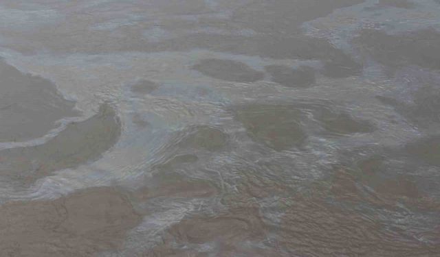 Korkutan Olay: Cizre’de Petrol Sızıntısı Dicle Nehri’ne Ulaştı, Ekipler Arızayı Çözdü