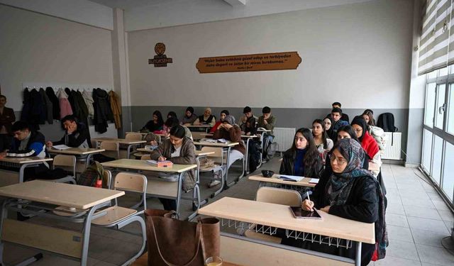 Malatya Büyükşehir Belediyesi'nden gençlerin üniversite hedefine destek