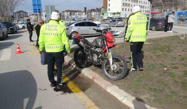Malatya’da Kaza: Motosiklet Sürücüsü Kaçtı, 1 Kişi Yaralandı