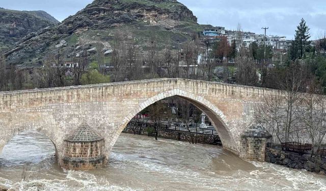 Sağanak Diyarbakır’da Akarsuların Debilerini Artırdı