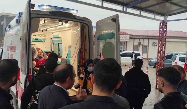 Şırnak'ta Okul Servisi Şarampole Devrildi: 4'ü Öğrenci 5 Yaralı