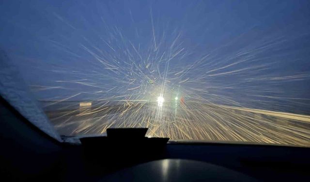 Sivas'ta Mart Kapıdan Baktırıp Kazma Kürek Yaktırdı