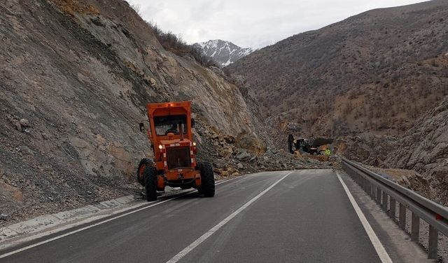 Son Dakika: Malatya-Adıyaman Karayolu Heyelan Nedeniyle Kapandı