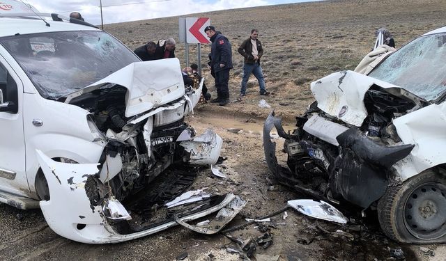 Ayvalı-Darende Yolunda Feci Kaza: 4 Yaralı