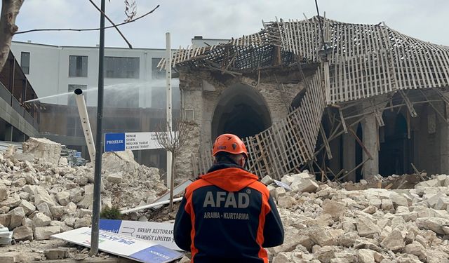 Malatya'da Restorasyon Yapılan Tarihi Camide Çökme: 1 Yaralı
