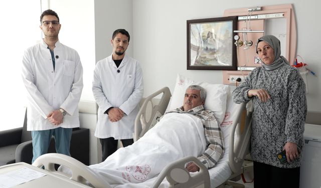 Malatya’da 20 Santimetrelik Dev Kitle Kapalı Yöntemle Çıkarıldı