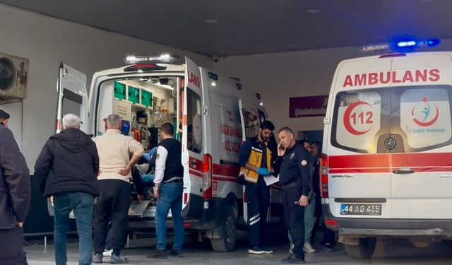 Yeşilyurt’ta Akrabalar Arasında Bıçaklı Kavga: 2 Yaralı
