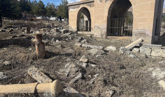 Darende’nin Sessiz Hazinesi Tehlikede: Heyiketeği Mezarlığı İçin Acil Çağrı!