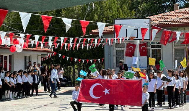 Yazıhan’da 23 Nisan Coşkusu! Kaymakam Osman Kurt Öğrencilerle Bocce Oynadı