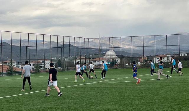 Kale'de Ortaokullar Arası Futbol Turnuvası Başladı