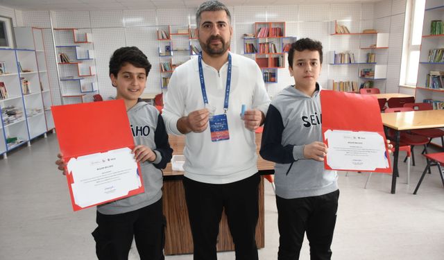 Malatya'da Öğrenciler Araç Bataryalarının Yanmasını Önleyecek Proje Geliştirdi