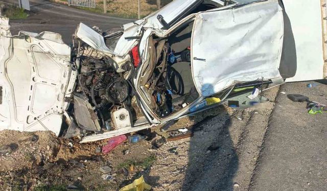 Elazığ'da Kontrolden Çıkan Araç Çıkan Araç Şarampole Yuvarlandı