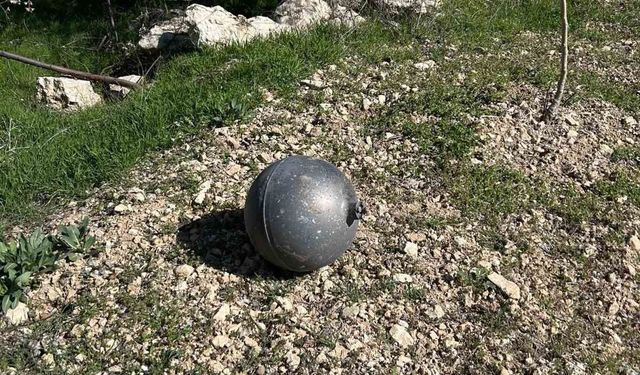 Elazığ'da Köylüler Tarlada Garip Bir Cisim Buldu