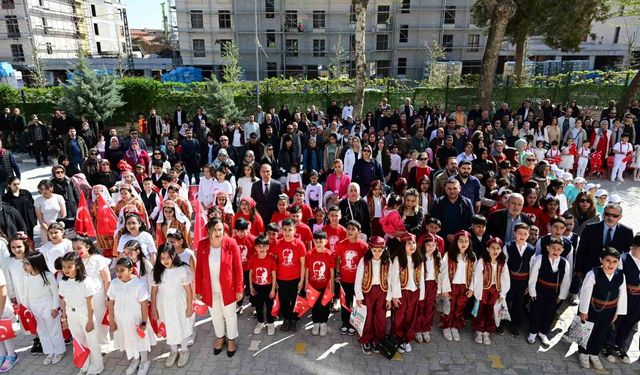Fırat İlköğretim Okulu’nda 23 Nisan Coşkusu! Öğrencilerden Duygu Dolu Gösteriler