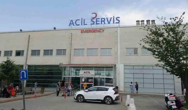 Yeşilyurt’ta İki Otomobil Çarpıştı: 3 Yaralı