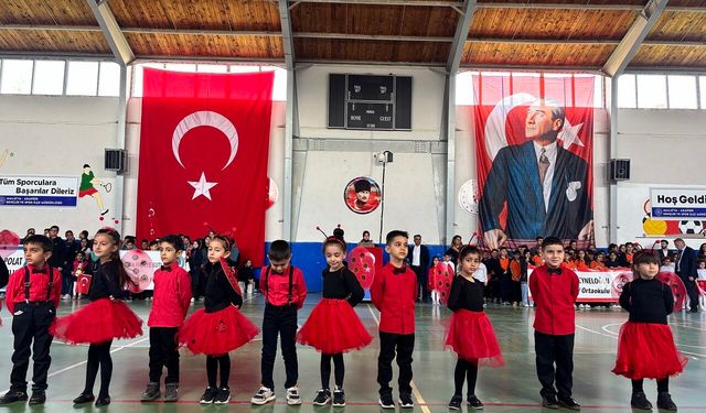 Malatya Arapgir’de 23 Nisan Coşkusu Zirveye Çıktı! Çocuklar Sahne’de Göz Doldurdu