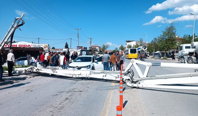 Battalgazi’de Facianın Eşiğinden Dönüldü: 50 Metrelik Beton Pompası Devrildi