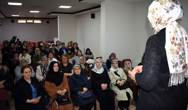 Kadın Meclisi “Kronik Hastalıklar ve Tedavi Yöntemleri” Programında Bir Araya Geldi
