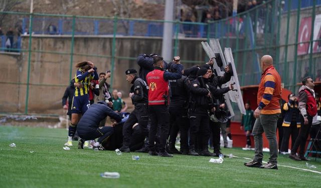 Fenerbahçe Kadın Futbol Takımına Maçta Saldırı!