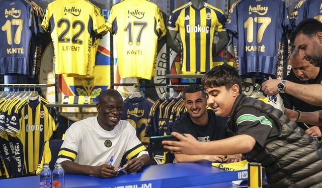 Fenerbahçe'den Kante ve Levent Mercan Taraftarlarla Buluştu