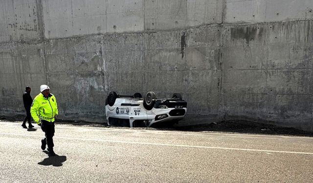 Akçadağ’da Belediye Personelini Taşıyan Araç Kaza Yaptı