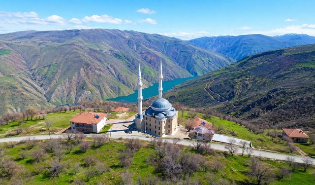 İşte Malatya'nın En Güzel Manzaralı Camisi
