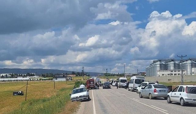 Adıyaman'da otomobil ile hafif ticari araç çarpıştı: 3 yaralı