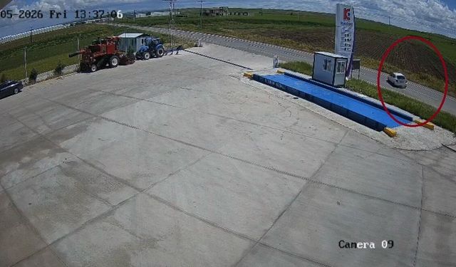 Diyarbakır'da 4 kişinin yaralandığı kaza güvenlik kamerasında