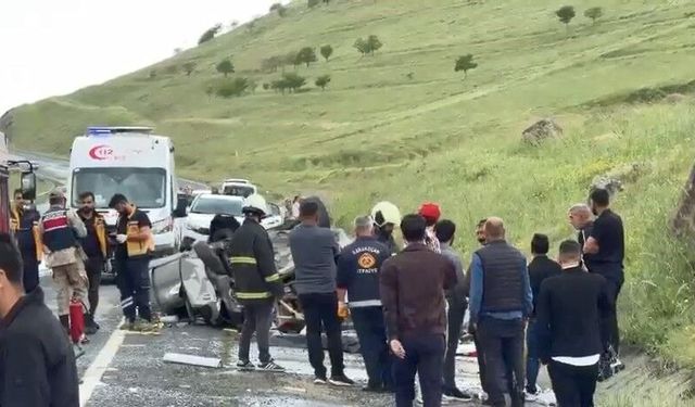 Elazığ-Bingöl Yolunda Feci Kaza: Otomobil Ters Döndü, 1 Ölü 3 Yaralı