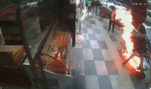 Elazığ’da Kuryenin Motosikleti Alev Aldı