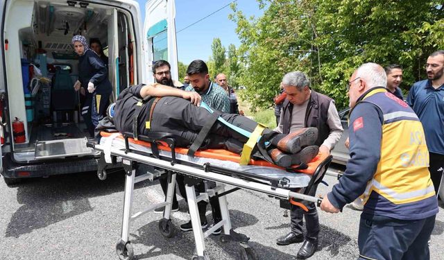 Elazığ’da Otomobil İle Cip Çarpıştı: 2’si Çocuk 5 Yaralı