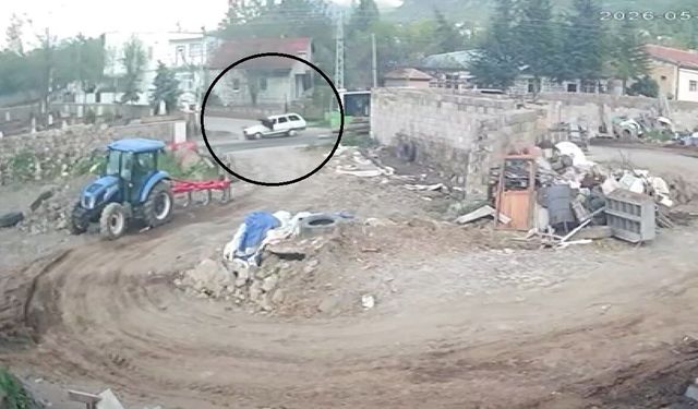 Halk Otobüsünden İnen 16 Yaşındaki Gence Otomobil Çarptı: Kaza Kamerada