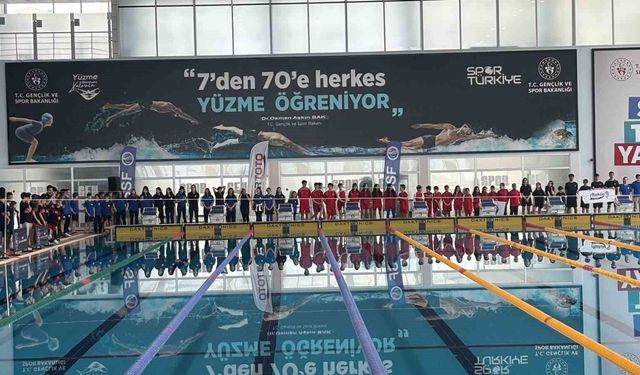 Havuzda Elazığ Rüzgarı! Zeynep Avcı Dev Şampiyonada Türkiye 3.'sü Oldu