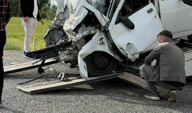 Kayseri'de otomobil ile hafif ticari araç çarpıştı: 1 ölü, 2 yaralı