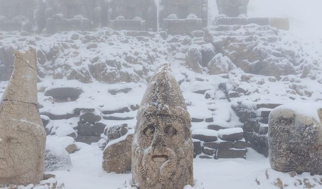 Nemrut Dağı’na mayısta kar sürprizi: zirve beyaza büründü