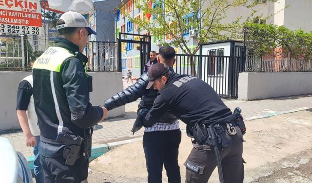 Şanlıurfa’da okul çevrelerinde sıkı denetim: aranan 2 kişi yakalandı