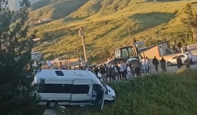 Siirt’te Facianın Eşiğinden Dönüldü! Mezarlığa Giden Minibüsün Freni Patladı