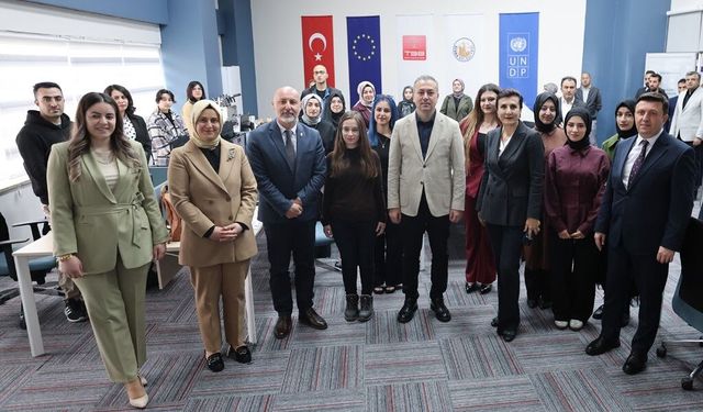 Sivas’ta Dijital Gençlik Merkezi Gençlerin Hizmetine Açıldı
