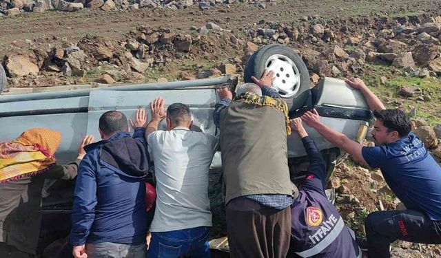 Siverek-Diyarbakır Yolunda Can Pazarı: Araç Şarampole Uçtu