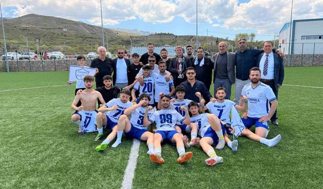 Sivricespor’dan Gol Yağmuru! Şampiyonluk Kupası Taraftarıyla Geldi