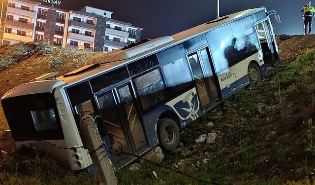 Elazığ'da halk otobüsü şarampole uçtu