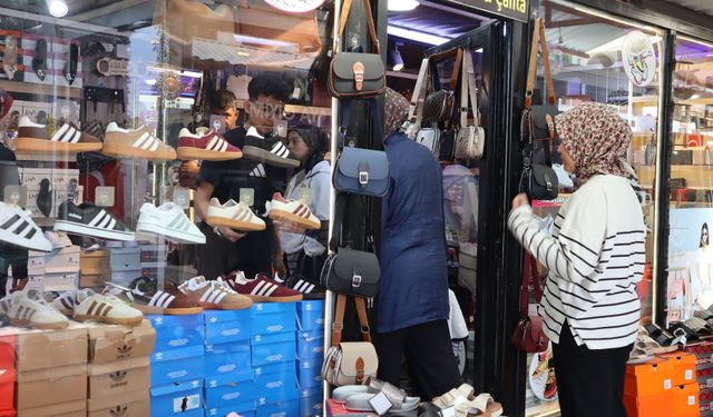 Malatya Esnafı Eski Bayramları Mumla Arıyor...